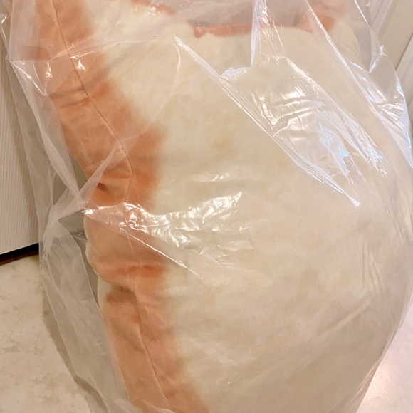 Cat shaped big cushion - Picture 2 of 3